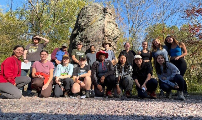Thomas field trip endowment expands opportunities for geology&nbsp;students